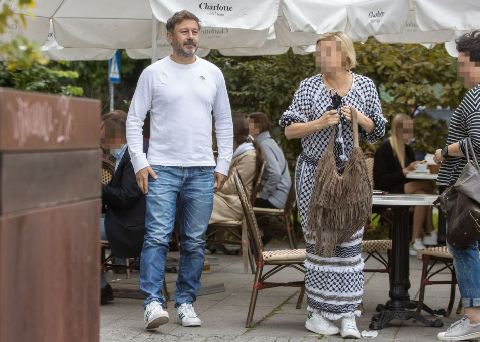 Andrzej i menedżerka w drodze do auta