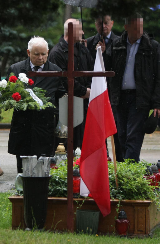 Morawiecki pod ochroną na miesięcznicy 