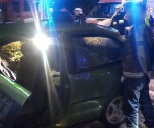 Rozbił się na ścianie budynku. To finał ucieczki przed policją