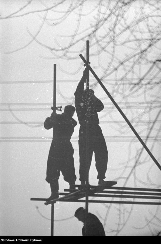 QUIZ PRL. Czy się stoi, czy się leży, trzy tysiące się należy. Tak pracowano w PRL-u