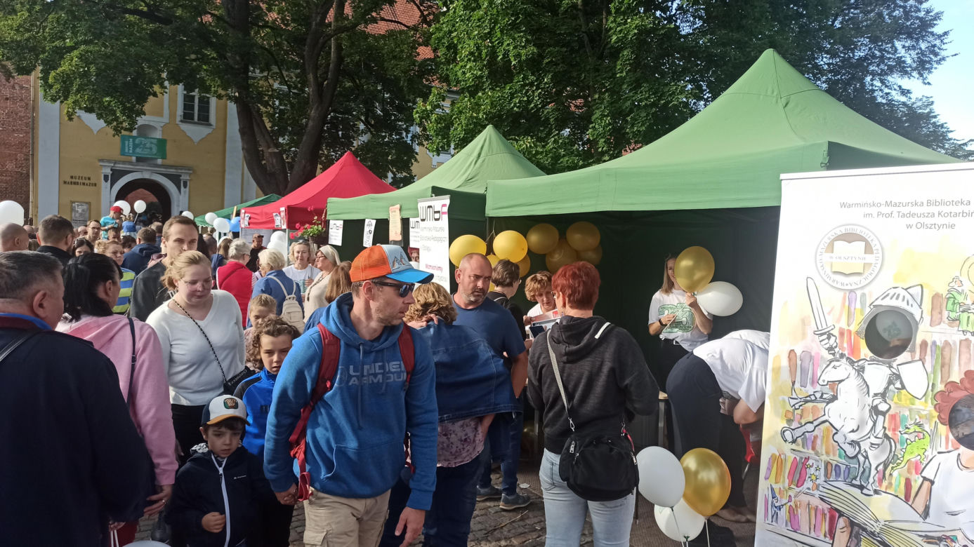 Tłumy na Starym Mieście w Olsztynie. Mieszkańcy świętowali 25-lecie samorządu Warmii i Mazur [ZDJĘCIA]