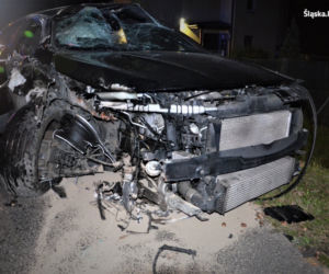Mikołów: 20-latek rozbił mercedesa! W środku cztery osoby [ZDJĘCIA]