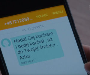 M jak miłość odcinek 1436, SMS od Artura (Tomasz Ciachorowski) do Izy (Adriana Kalska)