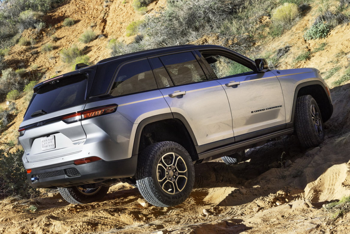 Nowy "krótki" Jeep Grand Cherokee zaprezentowany. Pod maską hybryda
