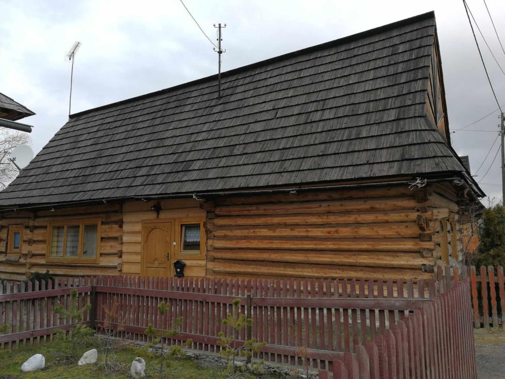 Ta małopolska wieś to żywy skansen. Kilkuset letnie chałupy wciąż zamieszkują mieszkańcy