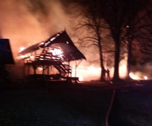Pożar strusiej fermy w Bukwałdzie koło Olsztyna 