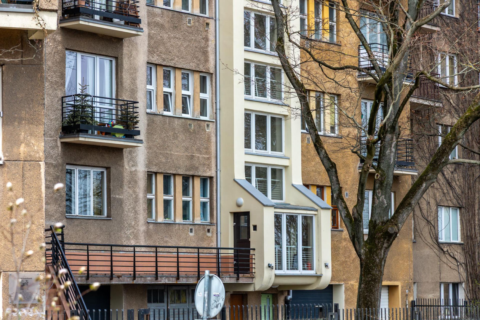 Wieżowiec przy ul. Sewerynów 4 w Warszawie