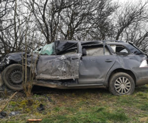 Jak doszło do wypadku w Wilkowicach? Samochód wjechał pod szynobus