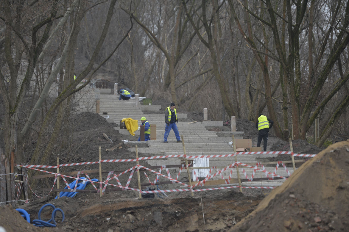 Prace wokół Kopca Powstania Warszawskiego