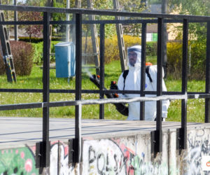 Bełchatów: Dezynfekcja obiektów sportowych. Siłownie, boiska wszysto spryskano dezynfekatorem 