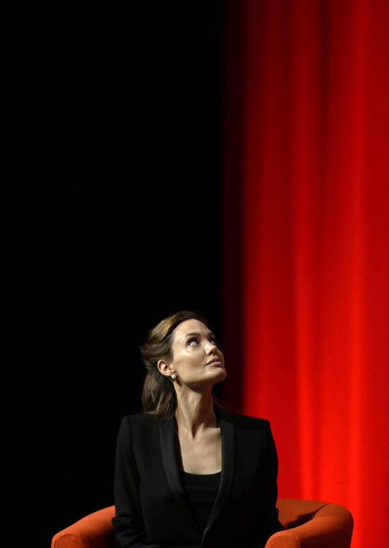 Angelina Jolie kończy 50 lat! Zobacz, jak się zmieniała