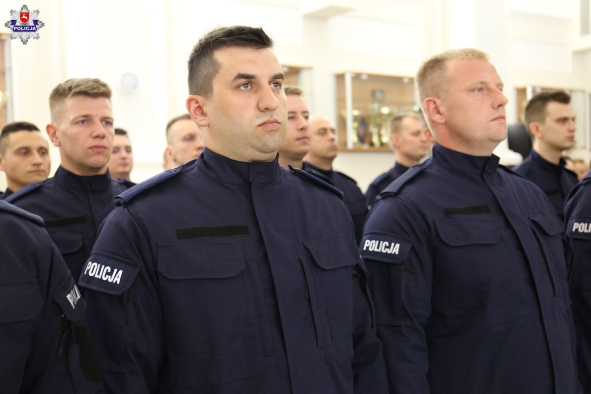 Lublin: Nowi policjanci złożyli ślubowanie. Nowi funkcjonariusze w Lubelskiem [ZDJĘCIA]
