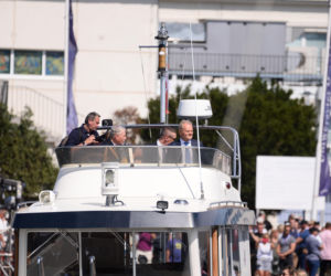 Święto Wojska Polskiego. Donald Tusk na jachcie w Gdyni.