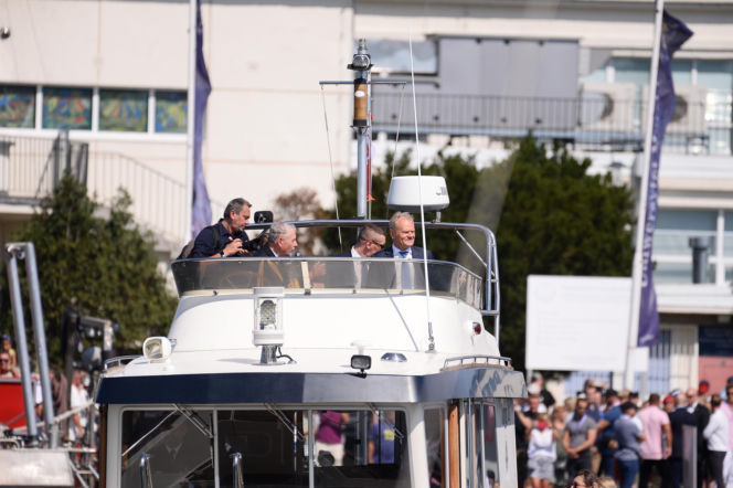 Święto Wojska Polskiego. Donald Tusk na jachcie w Gdyni.