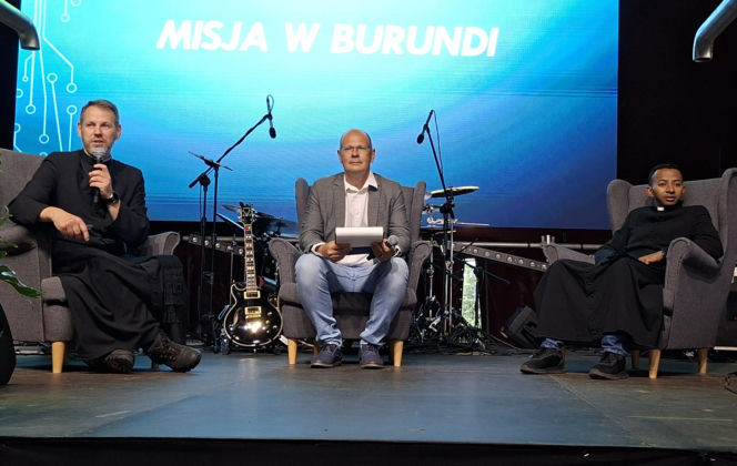 Gośćmi spotkania byli misjonarze z Madagaskaru ks. Piotr Kemnitz MSF i ks. Etienne Andriamitantsoa MSF