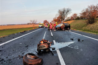 Śmiertelny wypadek w Podrzewiu. Dwie osoby zginęły na miejscu [ZDJĘCIA]