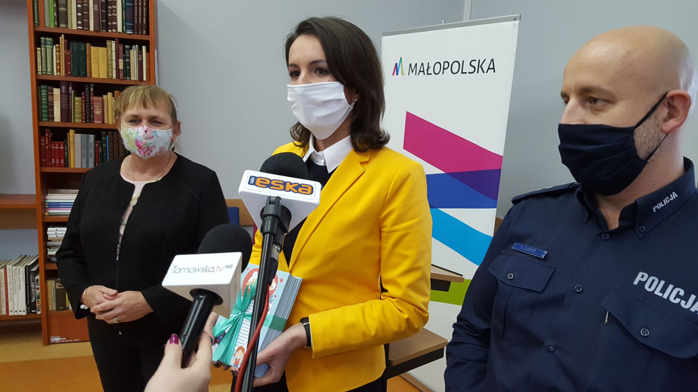 Kartki edukacyjne dla seniorów na Dzień Babci i Dziadka