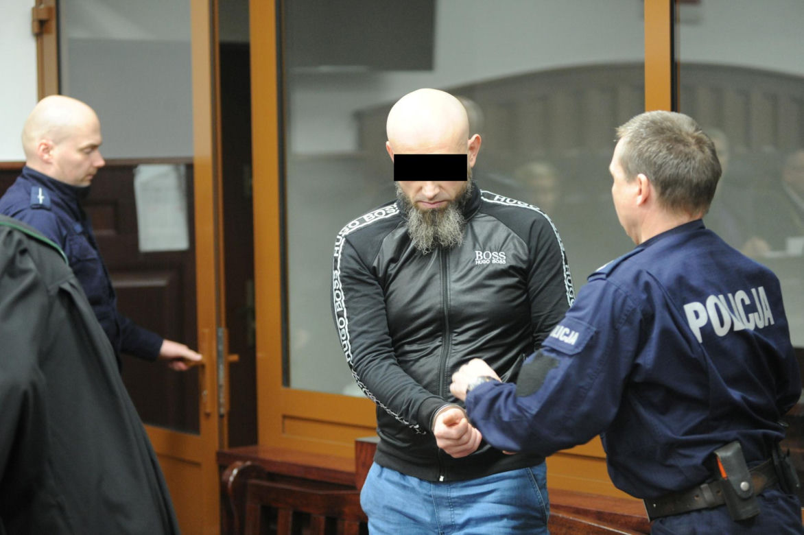 Artur M. jest oskarżony o zamordowanie Mariana. Zdjęcia z rozprawy przed słupskim sądem
