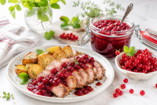 Zamiast kolejnego dżemu zrób wytrawny chutney z porzeczek. Jedna porcja wystarczy do wielu dań