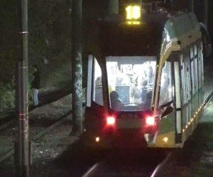 Biesiada na torach tramwajowych w Poznaniu