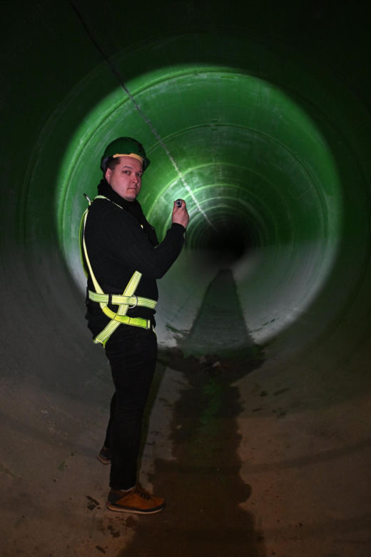 Weszliśmy do ogromnej rury. Nią popłynie deszczówka z połowy Warszawy 