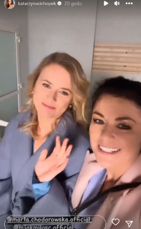 M jak miłość na planie. Julia (Marta Chodorowska), Kinga (Katarzyna Cichopek)