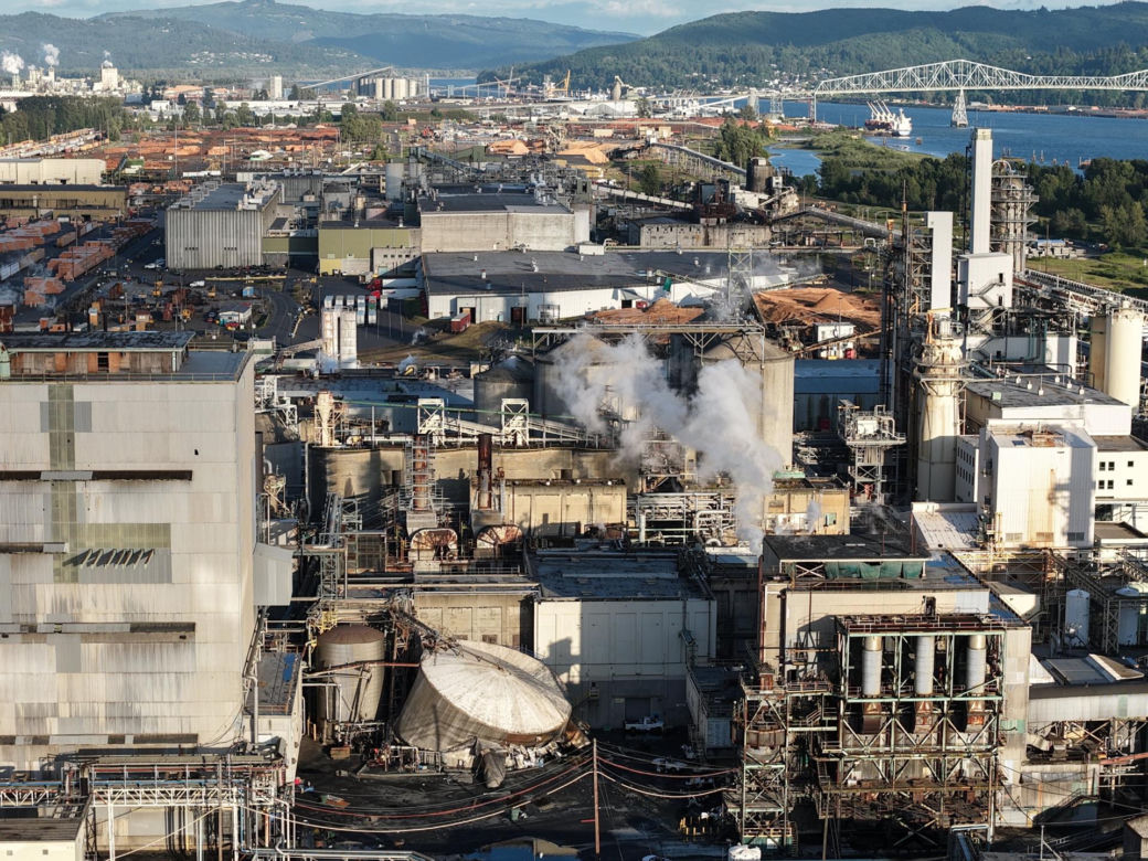 Wtorkowa implozja zbiornika chemicznego w papierni w Longview