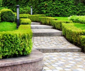 Kolor i wzór kostki brukowej a wygląd posesji – jak dobrać je do stylu domu?