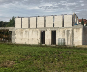 Koszt budowy ścian domu 2026 – aktualne ceny za m². Porównanie materiałów