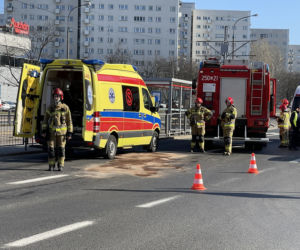 Karetka na sygnale rąbnęła w małego fiata. Wypadek na Żoliborzu 