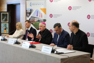 Bp Kamiński przed Światowym Dniem Człowieka: nasza służebność jest zakorzeniona w Bogu