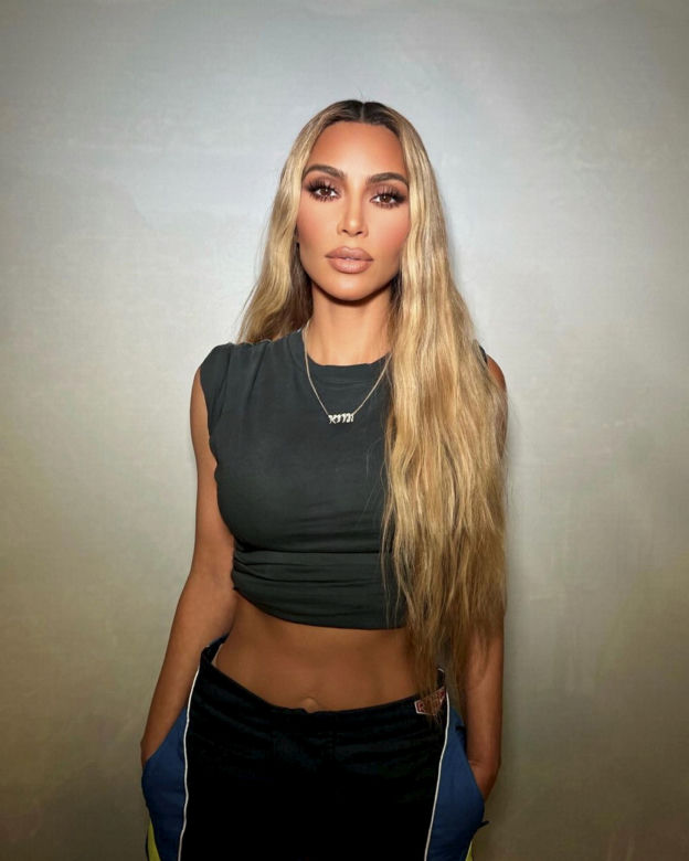  Pupa Kim Kardashian wróciła! Jest większa niż wcześniej? Gwiazda wypina śmiało ciało