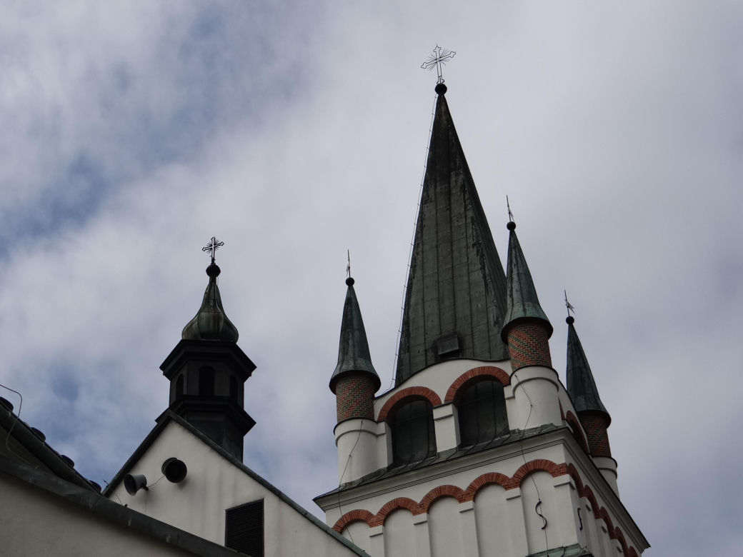 Jedno z najpiękniejszych miast w Małopolsce leży obok Krakowa. Zachwyca zabytkowym dworem