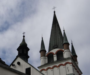 Jedno z najpiękniejszych miast w Małopolsce leży obok Krakowa. Zachwyca zabytkowym dworem