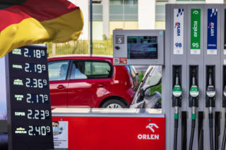 Benzyna w Niemczech przebiła 2 euro. Kierowcy w szoku