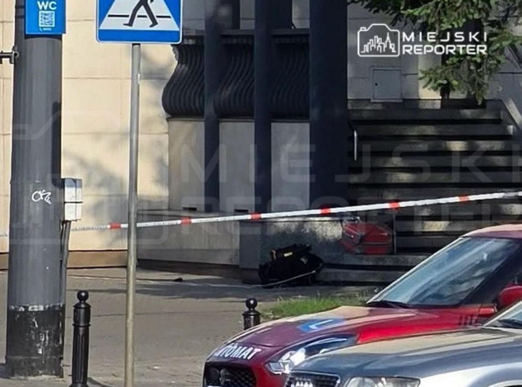 Tajemnicza walizka pod MON. Ruszyli pirotechnicy
