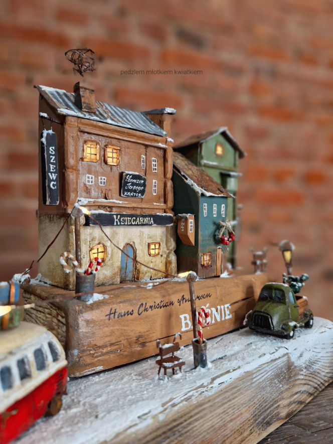 "Pędzlem, młotkiem, kwiatkiem" - bajkowe dzieła Kasi