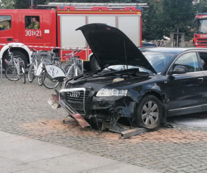 Wrocław: Groza pod Halą Targową! Auto staranowało rowery! Kierowca był pod wpływem? 