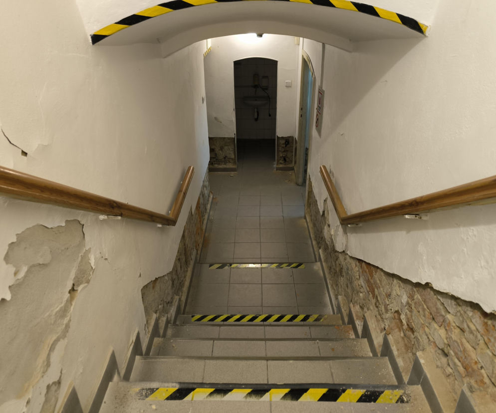 Opuszczona biblioteka w Lesznie – sprawdziliśmy jak dzisiaj wygląda w środku 