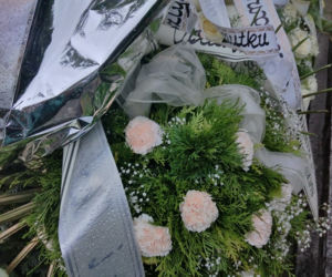 Tragedia w Salisbury. Zamordowane kobiety pochowane w Tarnowie. Grobu nie widać spod kwiatów