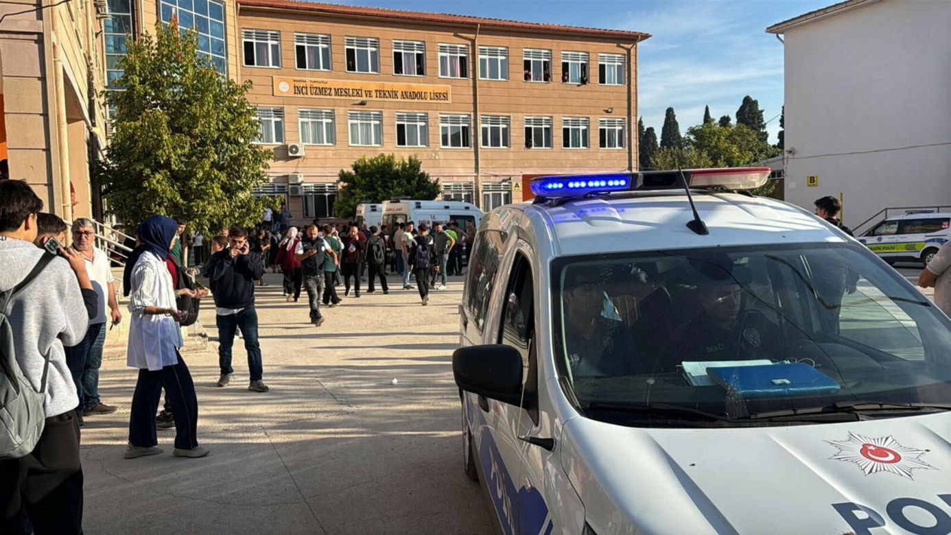 Turcja/ Niezidentyfikowany sprawca ostrzelał uczniów w prowincji Manisa; pięć osób rannych