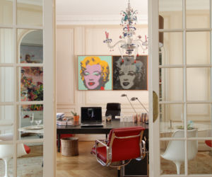 Dzieła pop - art w klasycznym wnętrzu