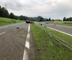 Jeden kierowca usnął za kółkiem, drugi nie opanował swojego bmw. Dwa groźne dachowania w regionie 