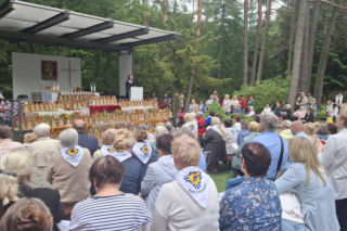 Dwa tysiące pielgrzymów na Górze Chełmskiej. Apostolat Matki Bożej Pielgrzymującej przyciąga coraz więcej osób