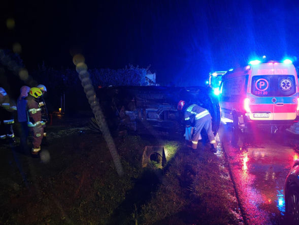 Dachowanie BMW w Brzeziu