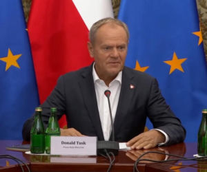 Ataki nożowników w szkołach. Tusk ujawnia, co stoi za falą przemocy