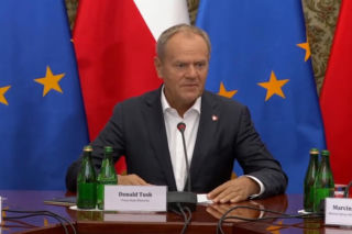Ataki nożowników w szkołach. Tusk ujawnia, co stoi za falą przemocy