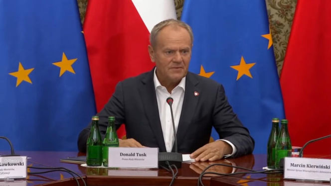 Ataki nożowników w szkołach. Tusk ujawnia, co stoi za falą przemocy