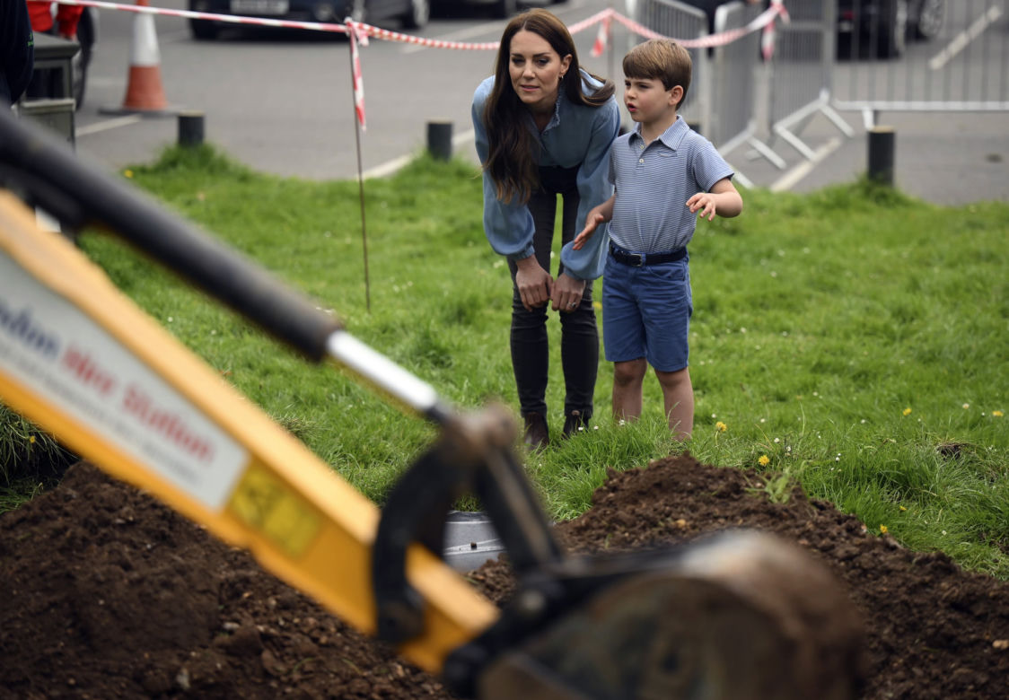 Księżna Kate ma dość! Tym William doprowadza ją do szału. "Koszmar" (je pizzę na kanapie bez talerza)