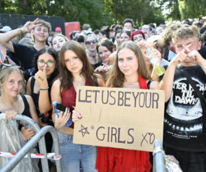 Fani w upale czekają na koncert The Weeknd. Tłumy w Warszawie